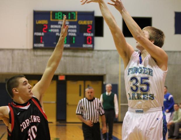 Sarkis, Sanders, and Carbonell Lead Lakers To Road Win