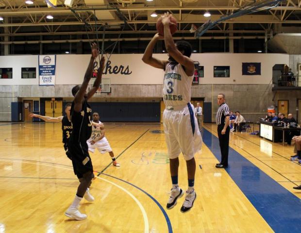 Cesar Leads Lakers to First Winning Streak of 2011-12