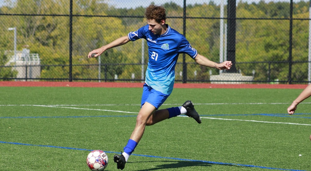 Men's Soccer Extends Win Streak to Eight with 2-1 Victory Over Jamestown