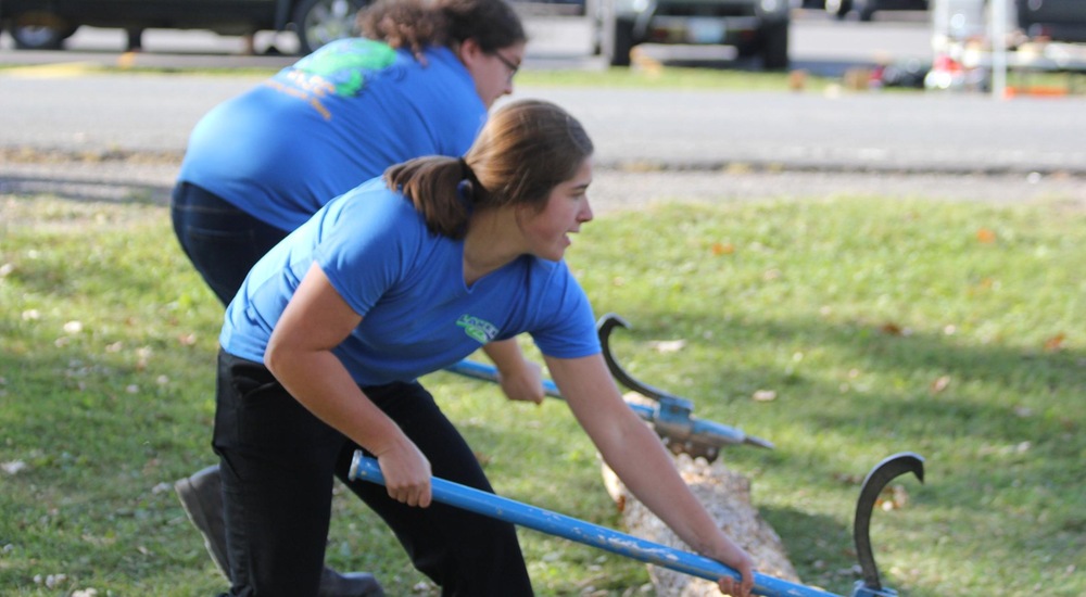 Logging Sports Men and Women Take Second Place